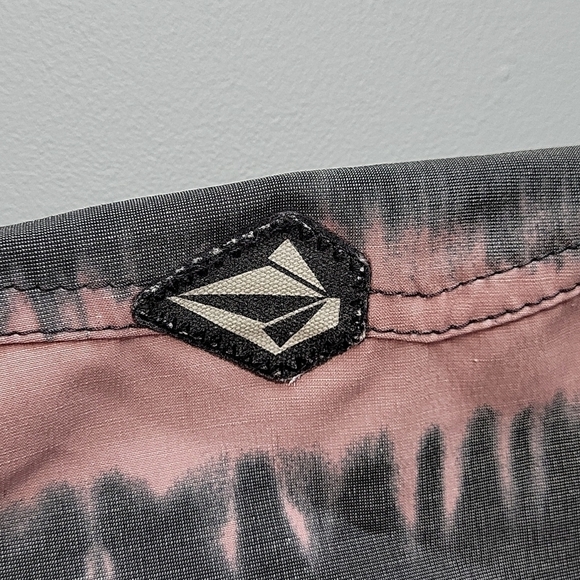 Volcom Pink & Gray Vert Vibes Men's Board Shorts Size 28 Small - Picture 3 of 10